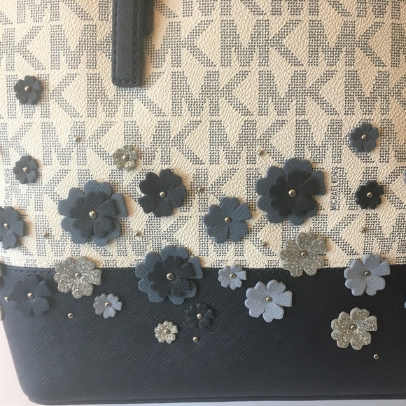 Michael Kors Carryall Tote - Navy Floral Bag - Picture 6 of 8